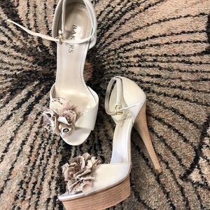 Dark beige off white open toe flower sandal